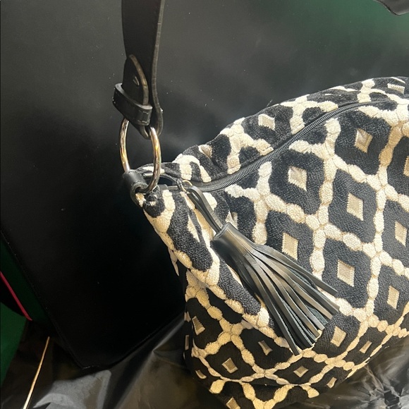 One BAD A** Black and White Patterned Carpet Bag!!! EUC - Picture 2 of 7